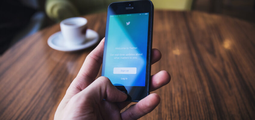 6 Signs You Spend Too Much Time On Social Media